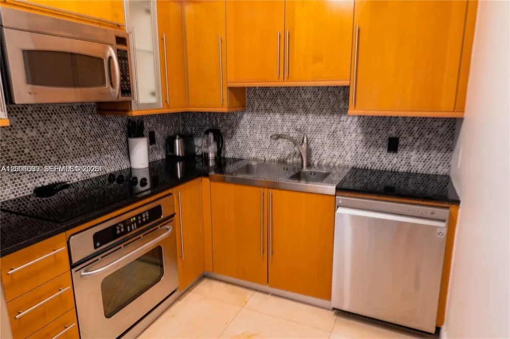 6365 Collins Ave #2710 Miami Beach, FL 33141