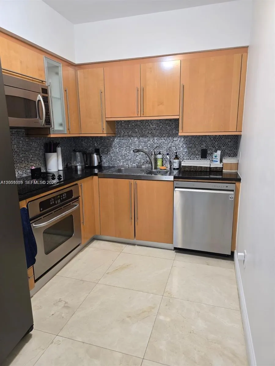 6365 Collins Ave #2710 Miami Beach, FL 33141