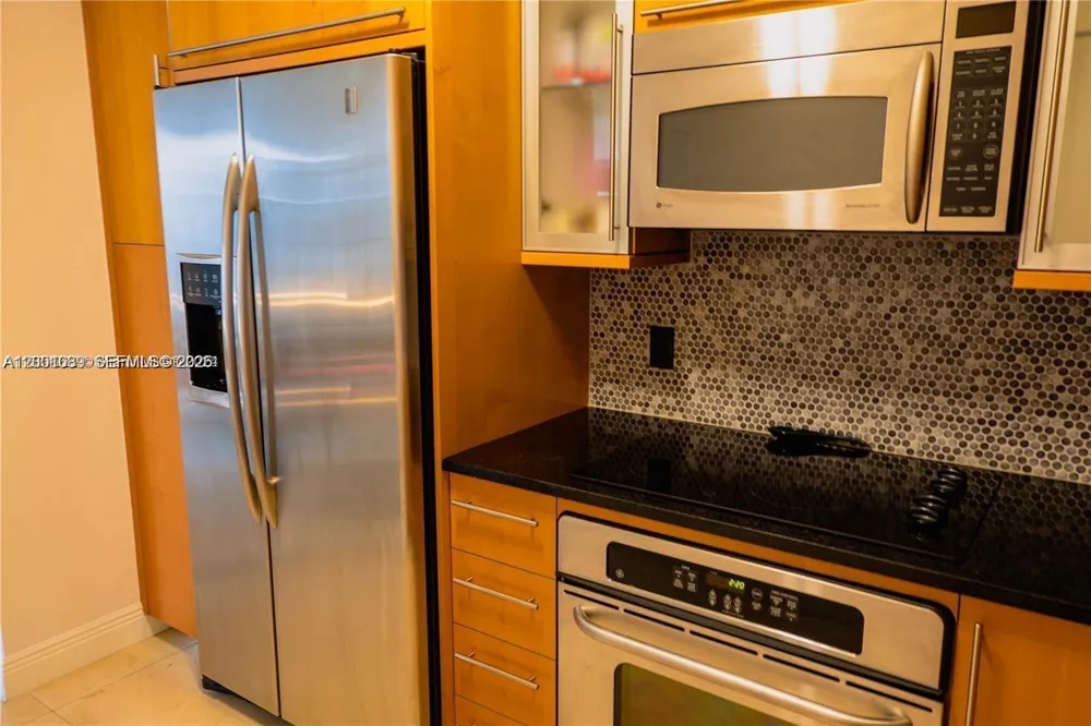 6365 Collins Ave #2710 Miami Beach, FL 33141