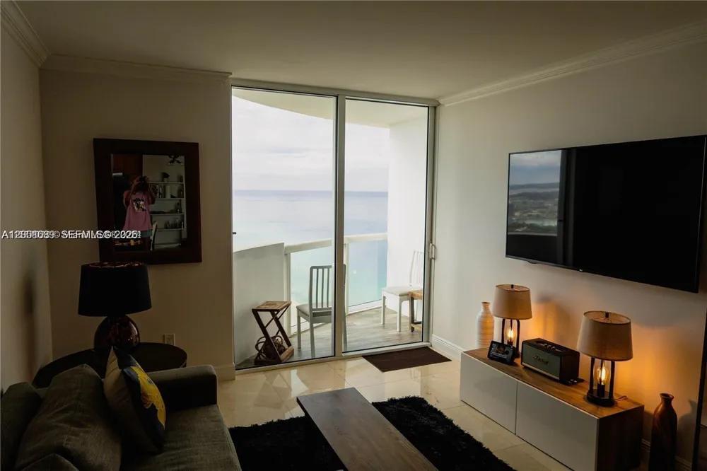 6365 Collins Ave #2710 Miami Beach, FL 33141