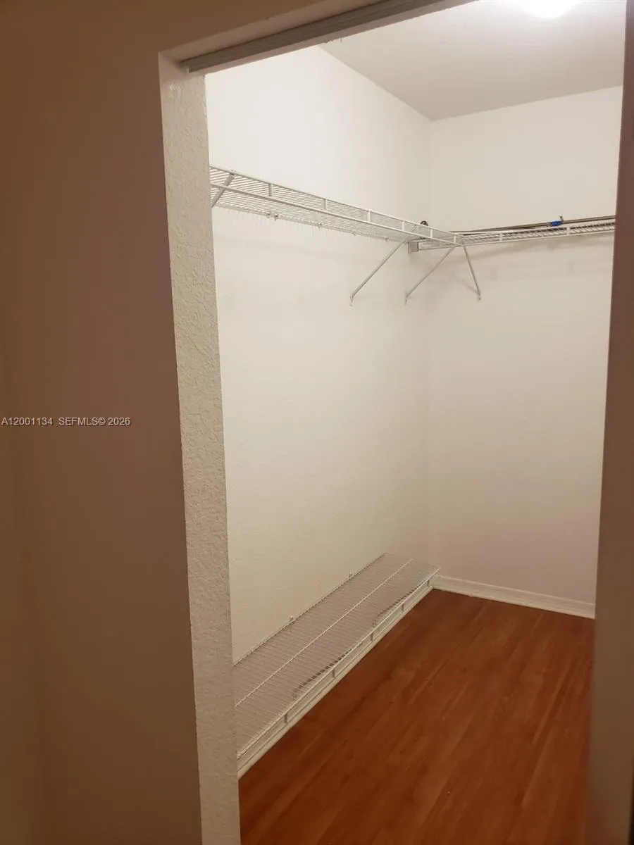 36 NW 6th Ave #906 Miami, FL 33128