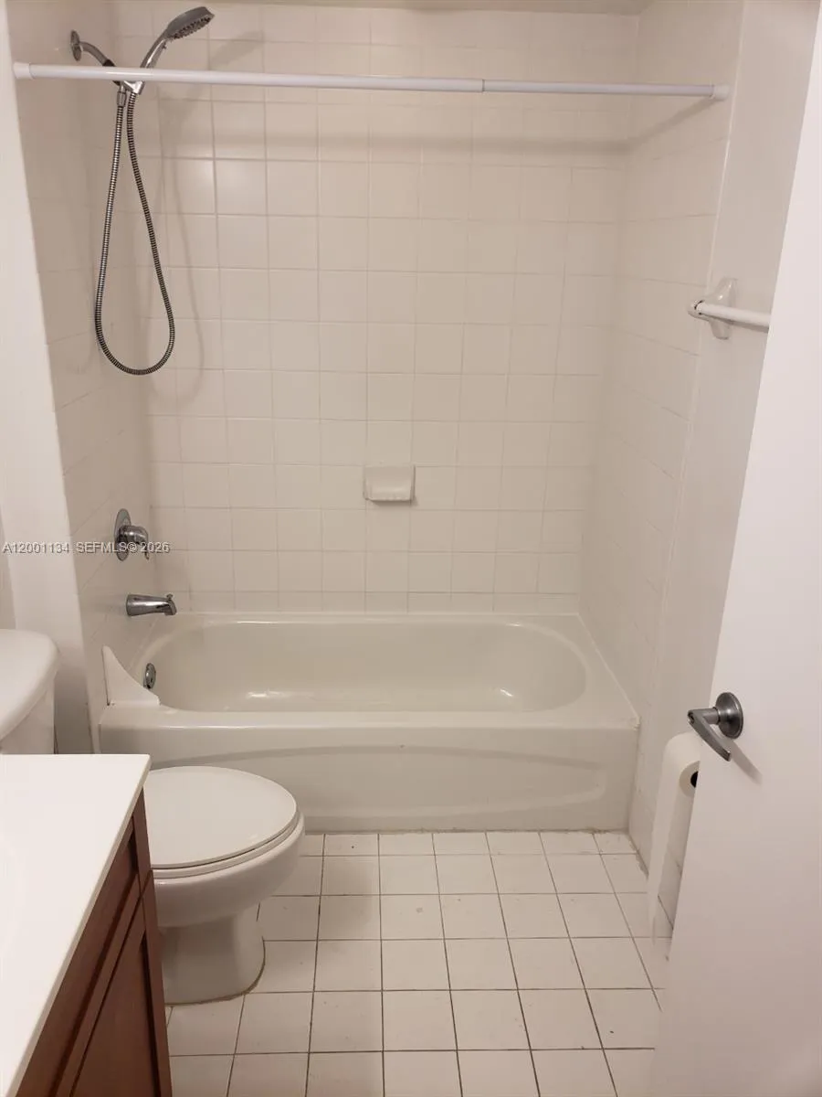36 NW 6th Ave #906 Miami, FL 33128