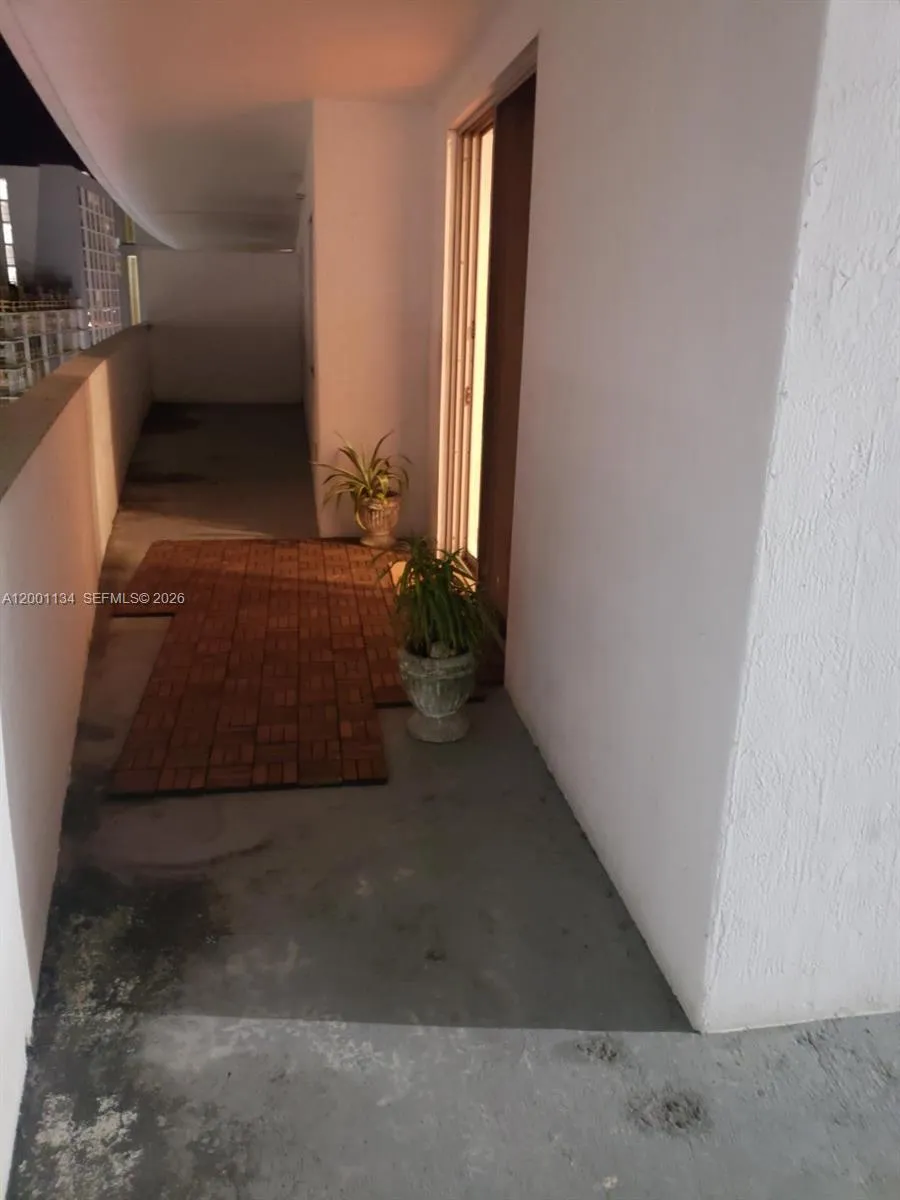 36 NW 6th Ave #906 Miami, FL 33128