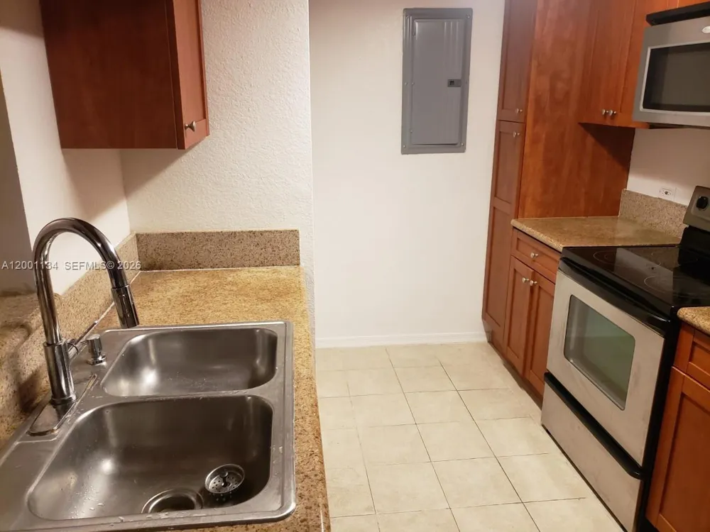 36 NW 6th Ave #906 Miami, FL 33128