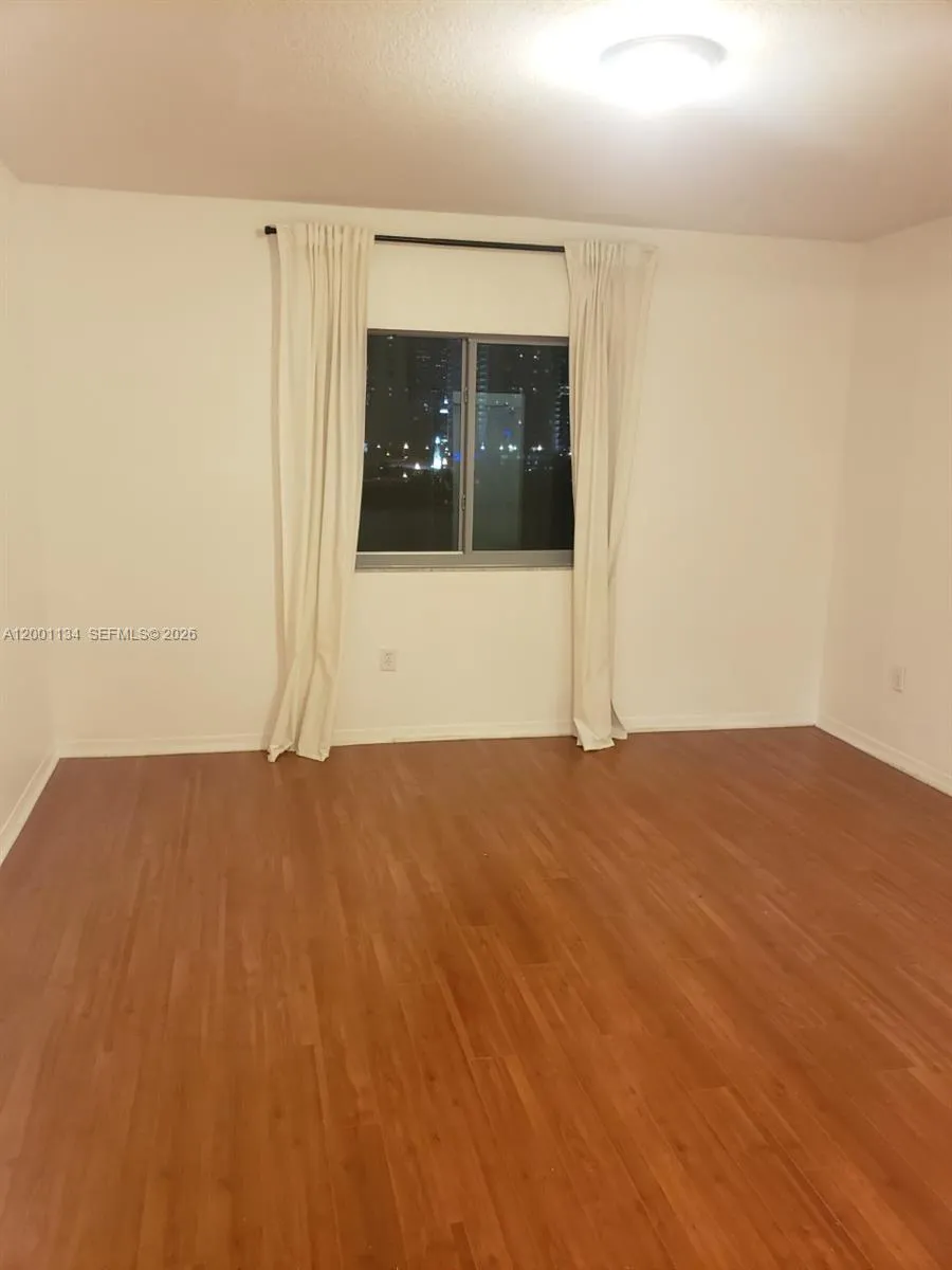 36 NW 6th Ave #906 Miami, FL 33128