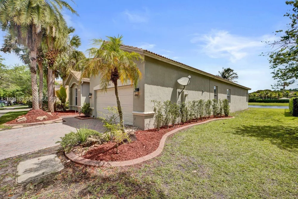 3982 W Whitewater Ave Weston, FL 33332