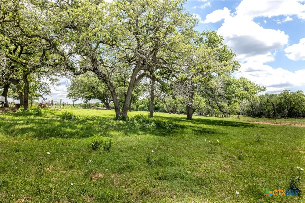 6589 State Highway 304 Harwood, TX 78632