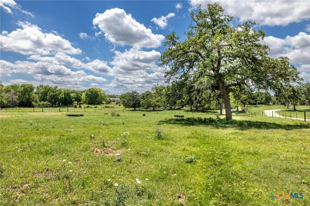 6589 State Highway 304 Harwood, TX 78632
