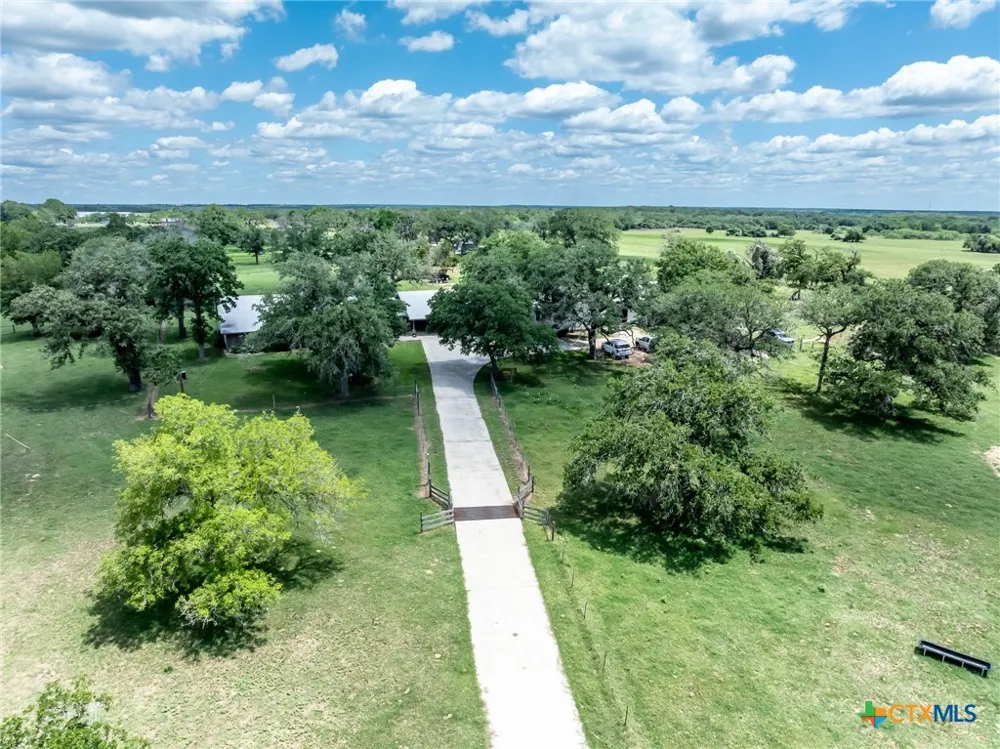 6589 State Highway 304 Harwood, TX 78632