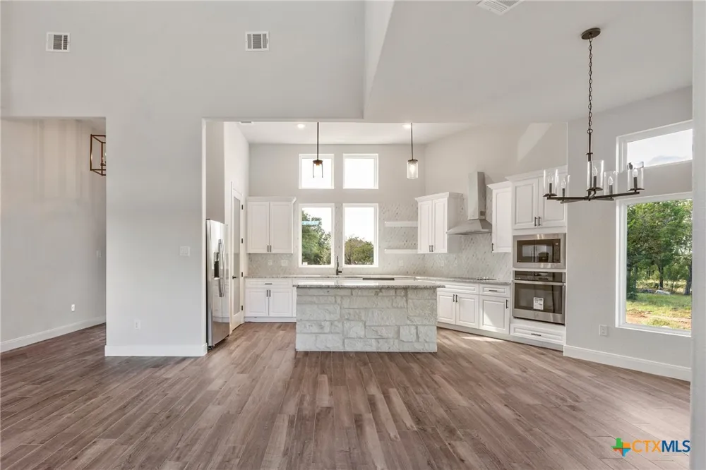 118 Cap Rock Horseshoe Bay, TX 78657