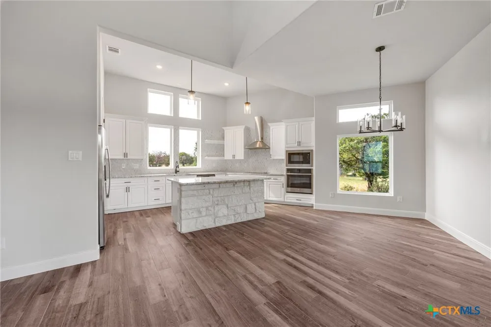 118 Cap Rock Horseshoe Bay, TX 78657