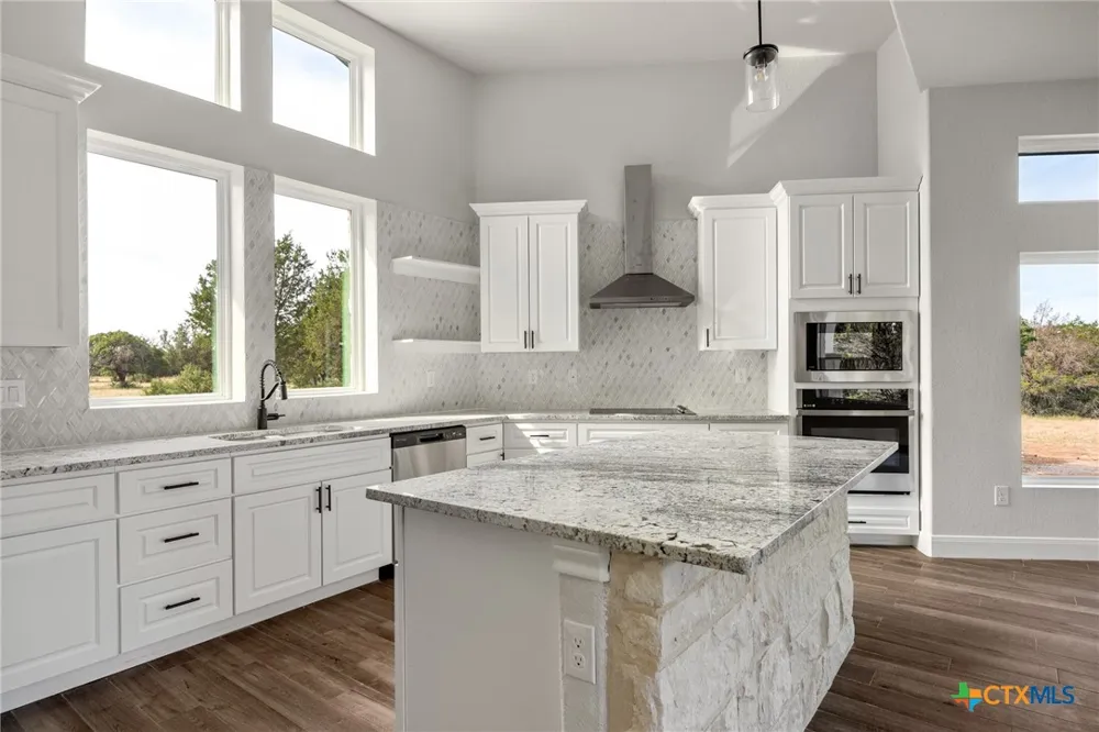 118 Cap Rock Horseshoe Bay, TX 78657