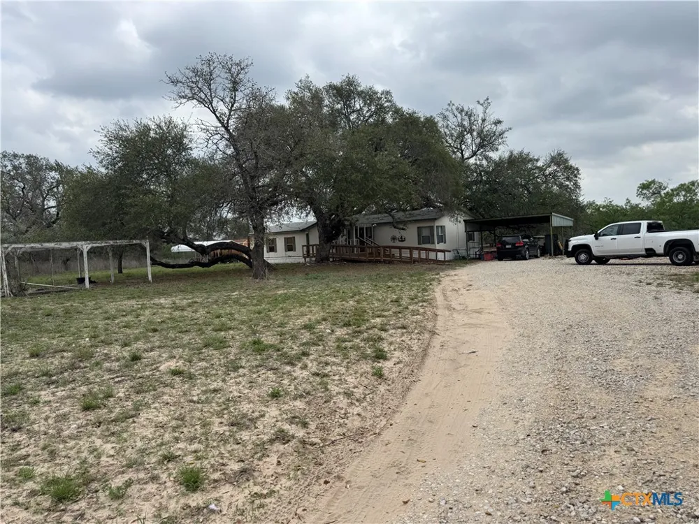 263 County Road 7812 Natalia, TX 78059