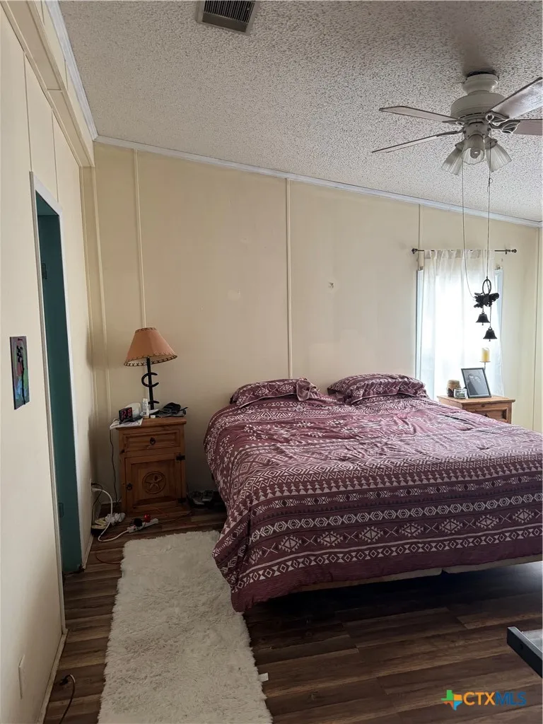 263 County Road 7812 Natalia, TX 78059