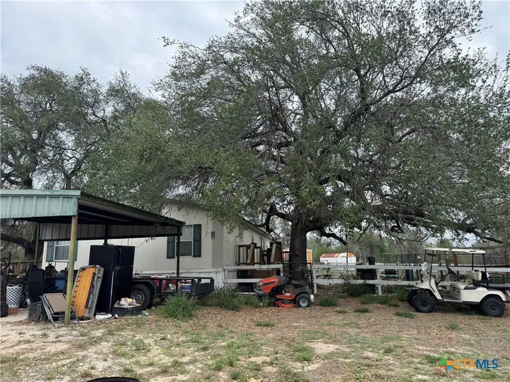 263 County Road 7812 Natalia, TX 78059
