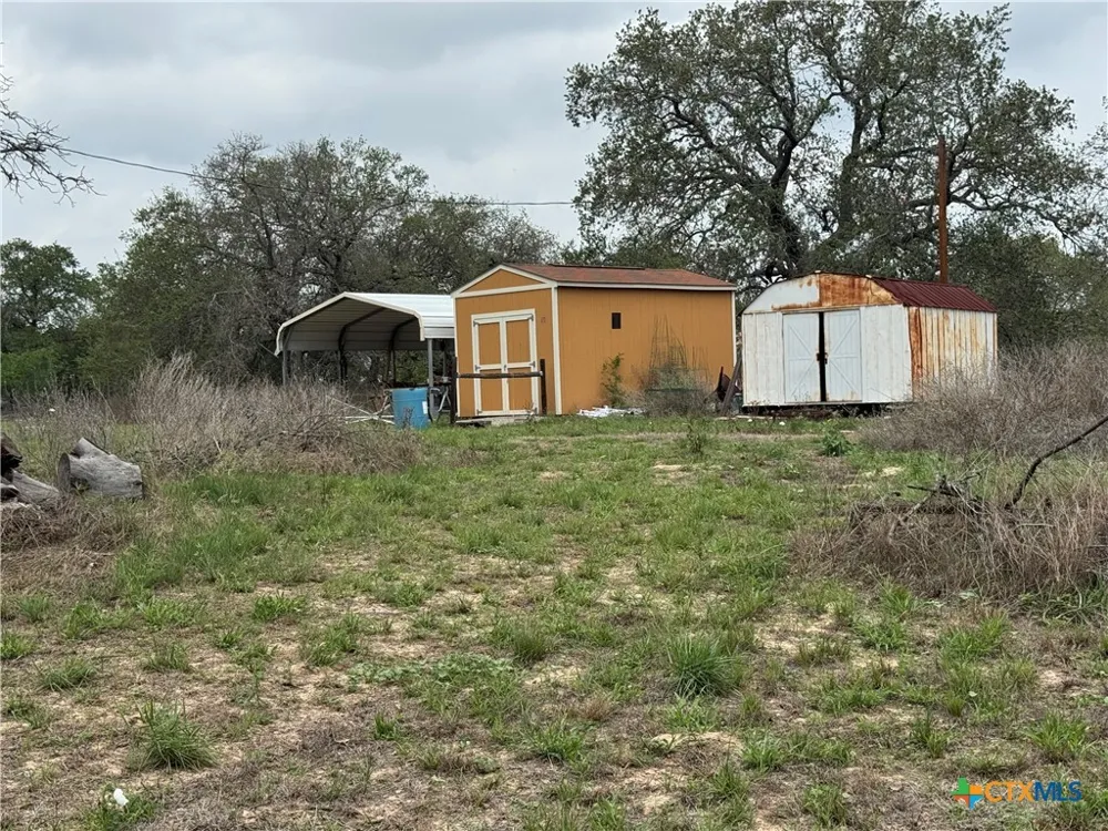 263 County Road 7812 Natalia, TX 78059