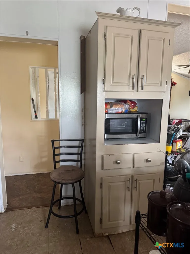 263 County Road 7812 Natalia, TX 78059