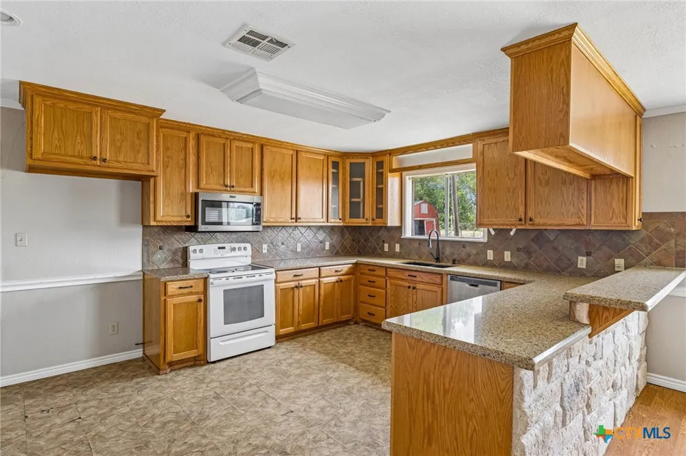 9765 State Park Road Lockhart, TX 78644