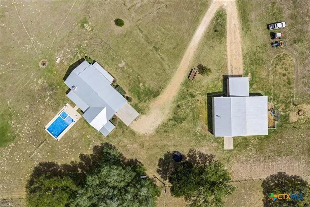 98 County Road 957b Schulenburg, TX 78956
