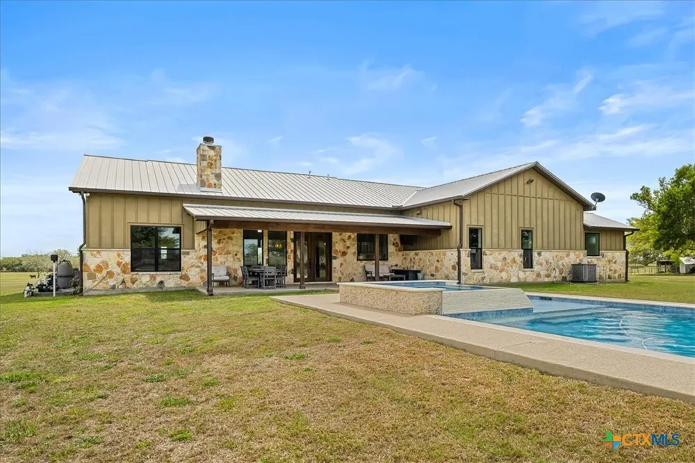 98 County Road 957b Schulenburg, TX 78956