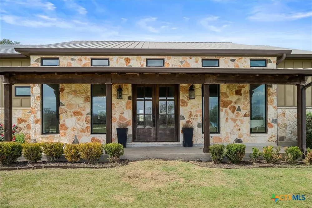 98 County Road 957b Schulenburg, TX 78956