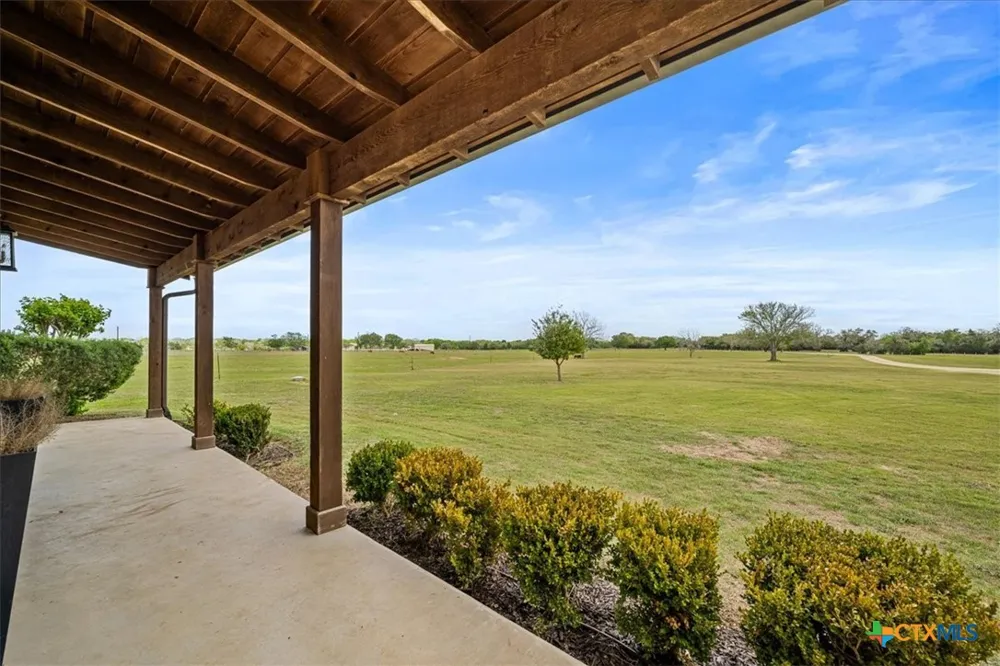 98 County Road 957b Schulenburg, TX 78956