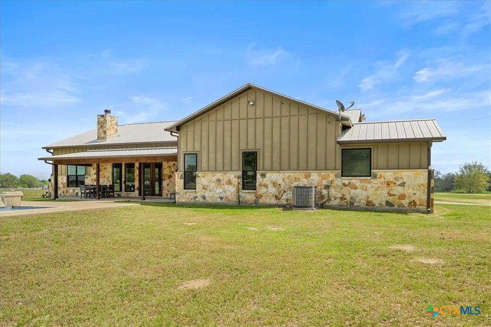 98 County Road 957b Schulenburg, TX 78956