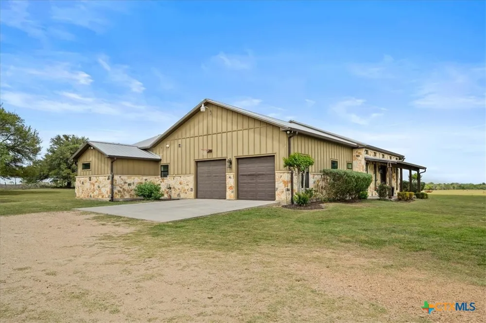 98 County Road 957b Schulenburg, TX 78956