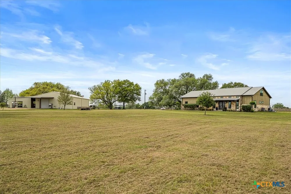 98 County Road 957b Schulenburg, TX 78956