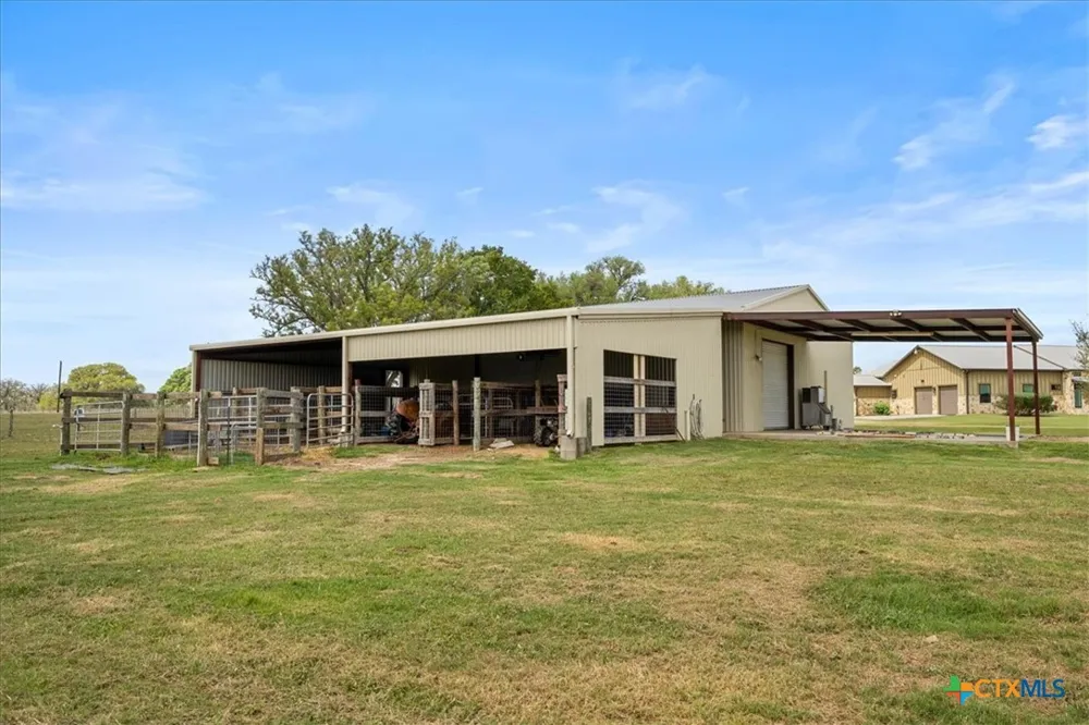 98 County Road 957b Schulenburg, TX 78956