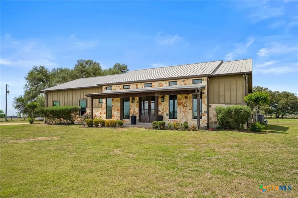 98 County Road 957b Schulenburg, TX 78956