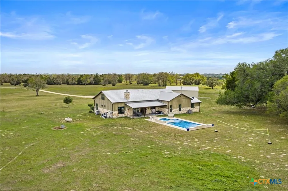 98 County Road 957b Schulenburg, TX 78956
