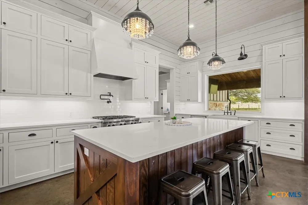 98 County Road 957b Schulenburg, TX 78956
