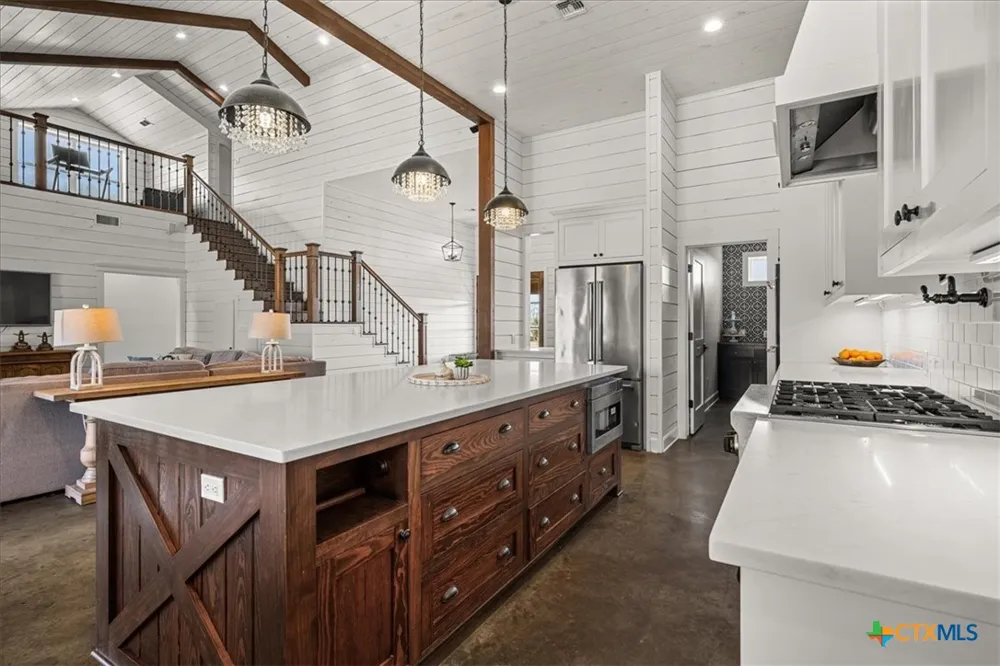 98 County Road 957b Schulenburg, TX 78956