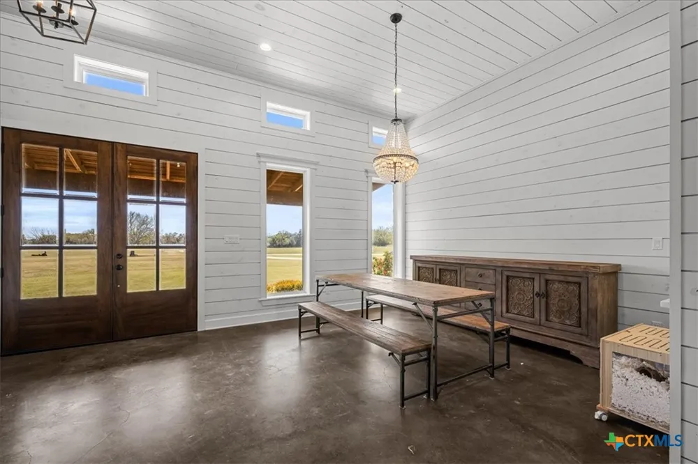 98 County Road 957b Schulenburg, TX 78956