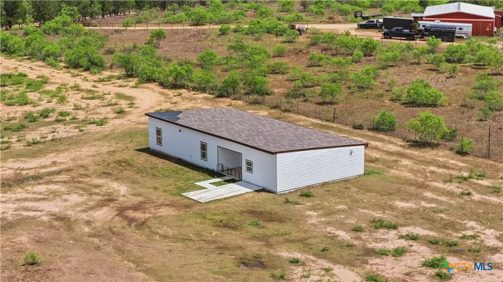 950 Highsmith Road Luling, TX 78648
