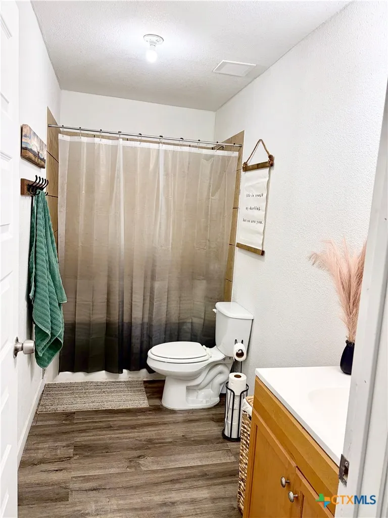 950 Highsmith Road Luling, TX 78648