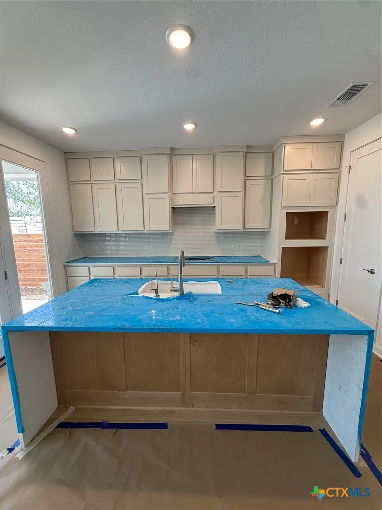 6305 Comanche Moon Trail Austin, TX 78747
