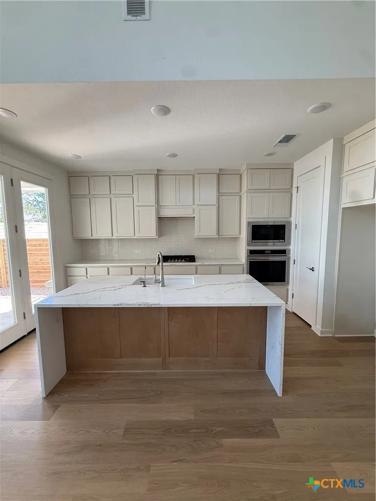 6305 Comanche Moon Trail Austin, TX 78747