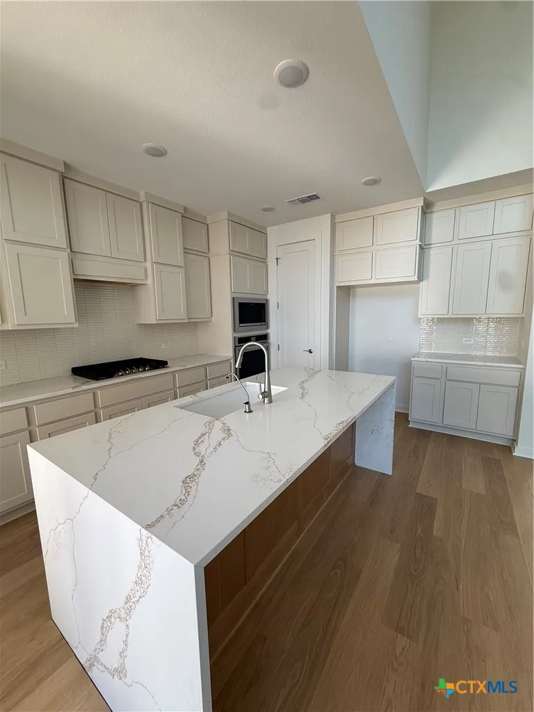 6305 Comanche Moon Trail Austin, TX 78747