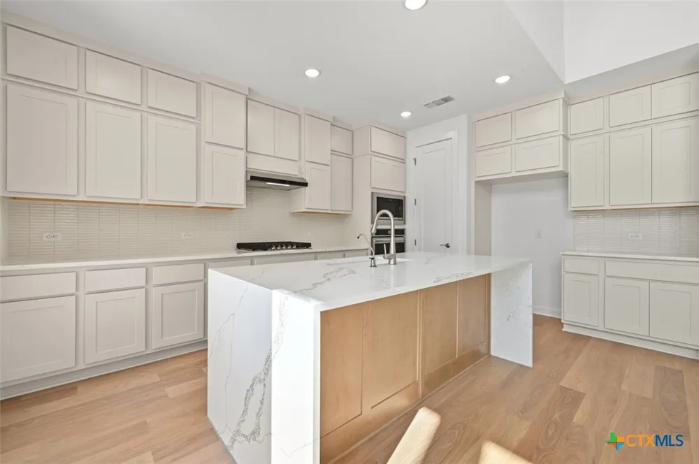 6305 Comanche Moon Trail Austin, TX 78747