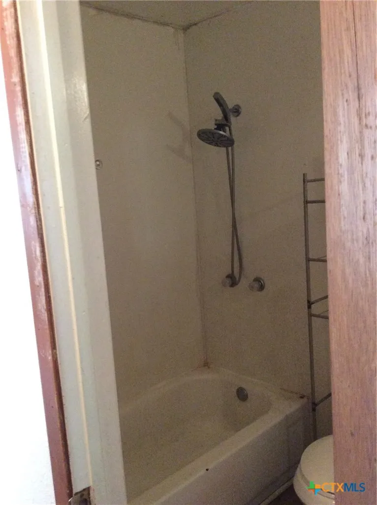 606 Woodworth Street Cuero, TX 77954