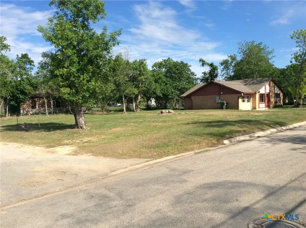 606 Woodworth Street Cuero, TX 77954