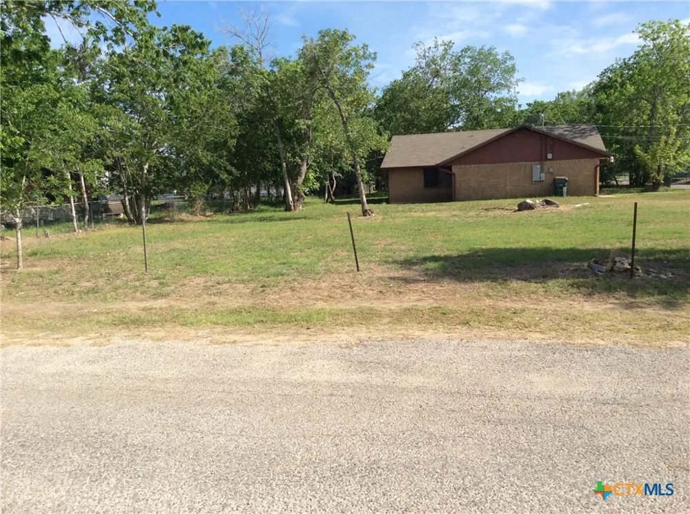 606 Woodworth Street Cuero, TX 77954