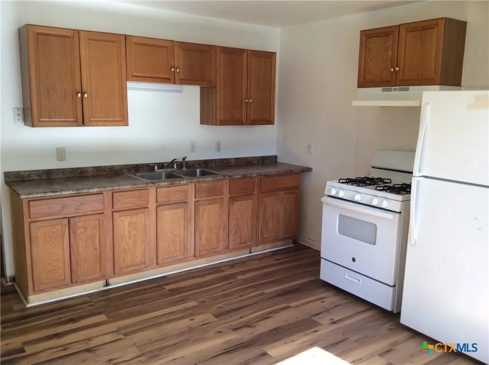 606 Woodworth Street Cuero, TX 77954