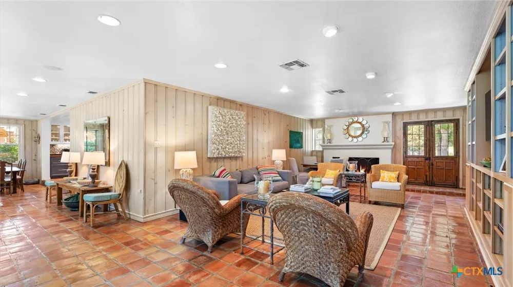 2323 Terminal Loop Road McQueeney, TX 78123