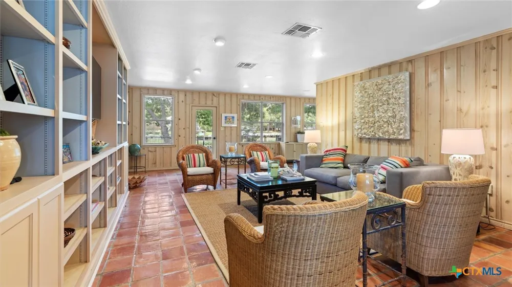 2323 Terminal Loop Road McQueeney, TX 78123