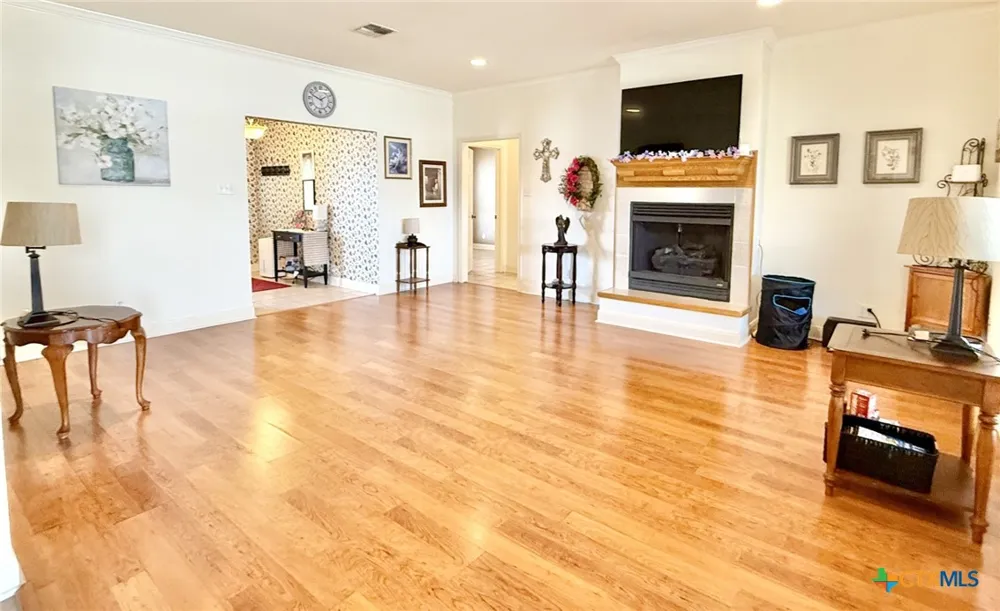 415 S Trinity Street Edna, TX 77957