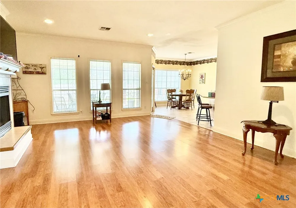 415 S Trinity Street Edna, TX 77957