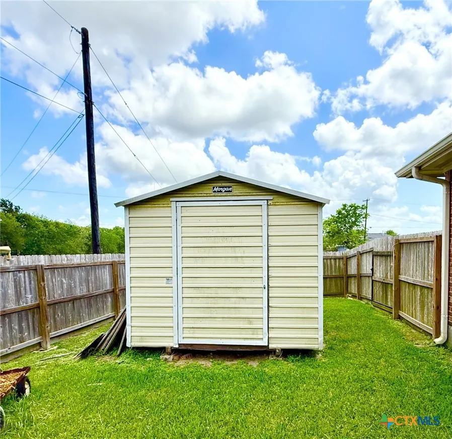 415 S Trinity Street Edna, TX 77957